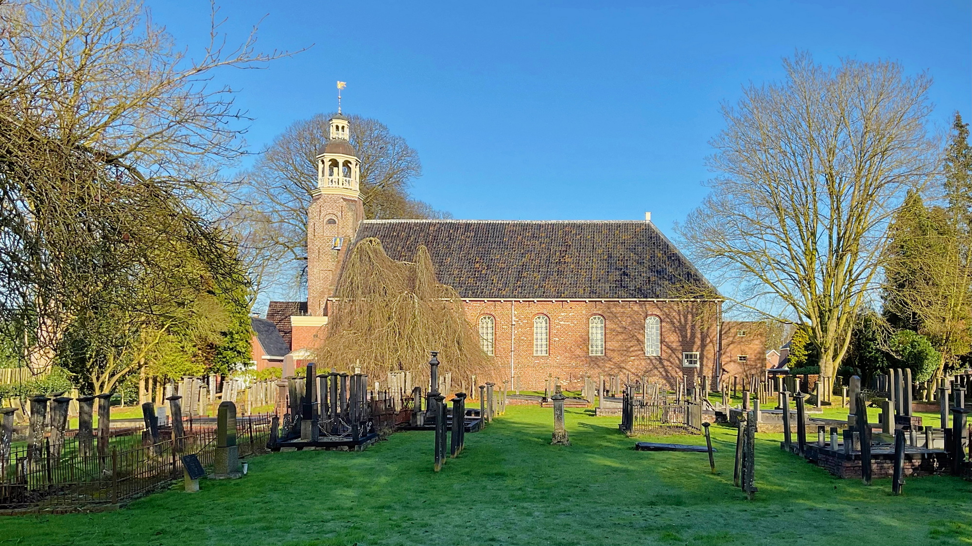 De Wedderwegkerk gezien vanuit het zuiden. Foto: ©Jur Kuipers.